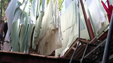 Mumbai 'de varoşlarda çamaşır yıkıyor. Dhobi Ghat, Mumbai 2024