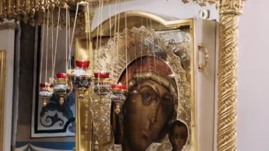  Hıristiyan kilisesinde ikonlar ve tütsü