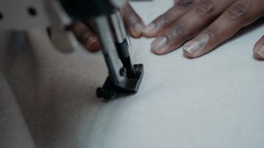 Mobilya fabrikası Mobilya fabrikasının içinde modern ekipmanlı robotik mobilya fabrikası