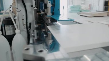 Mobilya fabrikası Mobilya fabrikasının içinde modern ekipmanlı robotik mobilya fabrikası