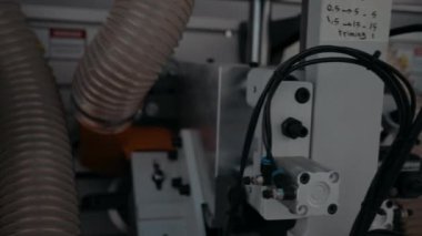 Mobilya fabrikası Mobilya fabrikasının içinde modern ekipmanlı robotik mobilya fabrikası