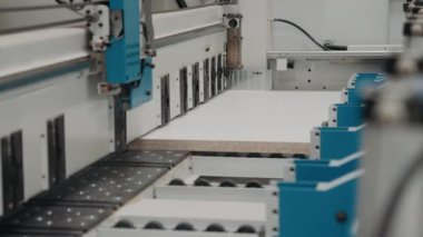 Mobilya fabrikası Mobilya fabrikasının içinde modern ekipmanlı robotik mobilya fabrikası