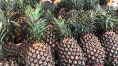 Maylasia Kuala Lumpur 'da pazarda meyveler