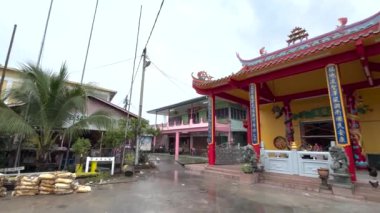 Klang Malezya Yengeç Adası. Mandra ormanlarında sazlıklar üzerinde balıkçı köyü