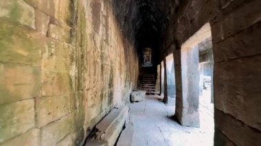 Yıkılmış tapınaklar. Angkor Wat . Antik uygarlıkların tarihi tapınakları yıkıldı..
