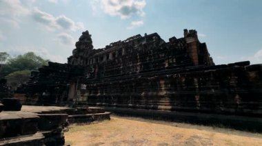 Yıkılmış tapınaklar. Angkor Wat . Antik uygarlıkların tarihi tapınakları yıkıldı..