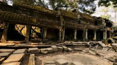 Yıkılmış tapınaklar. Angkor Wat . Antik uygarlıkların tarihi tapınakları yıkıldı..