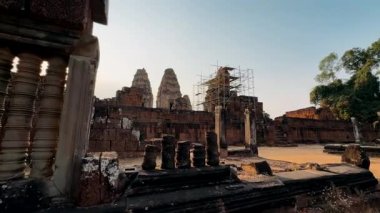 Asya 'daki antik uygarlıkların yıkıntıları. Kamboçya 'daki antik binaların restorasyonu