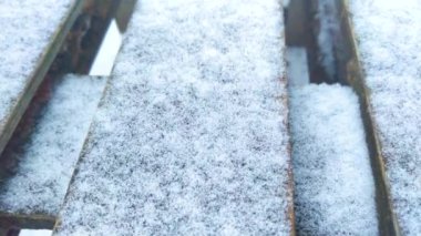 ahşap tahta arka plan ile kar