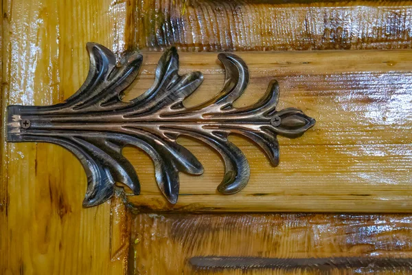 Metal Leaf Decor Wooden Door — Stock Photo, Image