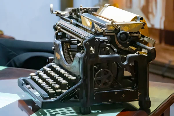 Retro Vintage Typewriter Table — 스톡 사진