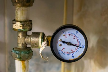 Basınç göstergesi eski makine, measuremant ve ekipmanları sektöründe üzerine monte