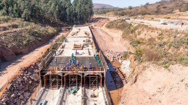 İnşaat Endüstrisi Yeni Karayolu Altyapısı Su tünelleri su baskınları Yeraltı İnşaat yapısının yarısı.