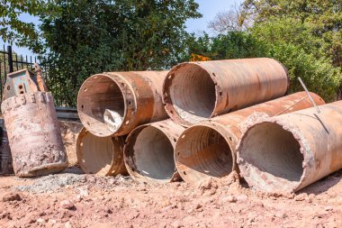 Yeni Köprü İnşaat Aletleri beton silindirik boru kalıpları inşa etme araçları kalifiye mühendislik personeli tarafından yerleştirildi..
