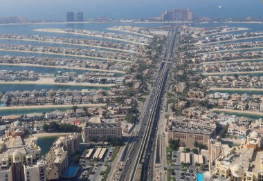 Palm Jumeirah Adası manzaralı lüks oteller, tatil beldeleri ve Dubai 'de eşsiz palmiye şekilli tasarım..