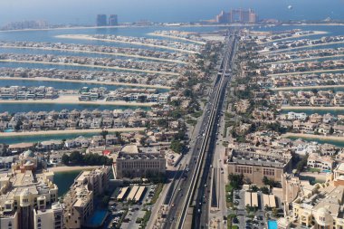 Palm Jumeirah Adası manzaralı lüks oteller, tatil beldeleri ve Dubai 'de eşsiz palmiye şekilli tasarım..