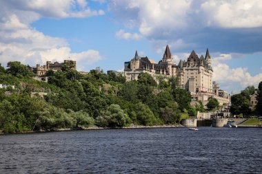 Ottawa 'da tarihi mimarisi olan Iconic Fairmont Chteau Laurier Oteli.