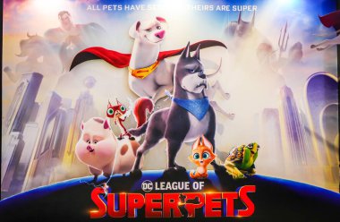 BANGKOK, THAILAND, 12 Ağustos 2022 - DC Süper Evcil Hayvanlar Birliği adlı filmin tanıtımı için sinemada sergilenen güzel bir stand-up filmi