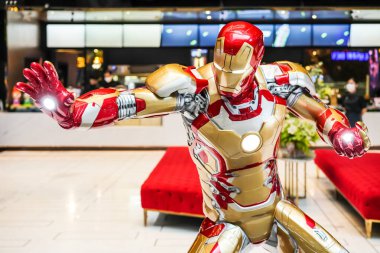 Bangkok, Tayland - 19 Eylül 2022: Avengers Endgame sergi standında Iron Man modellik gösterisi, Marvel Comics tarafından yayımlanan Amerikan çizgi romanlarında hayali bir süper kahramandır..