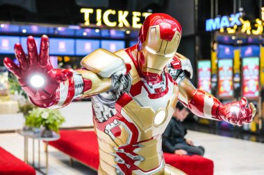 Bangkok, Tayland - 19 Eylül 2022: Avengers Endgame sergi standında Iron Man modellik gösterisi, Marvel Comics tarafından yayımlanan Amerikan çizgi romanlarında hayali bir süper kahramandır..
