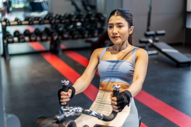 Asyalı kadınların spor yapmalarını, kas ve kuvveti güçlendirmek için egzersiz yapmalarını, vücut yağlarını yakmalarını, egzersiz öncesi ısınmalarını, sağlık hizmetleri kavramlarını kaybetmelerini ön görüş..