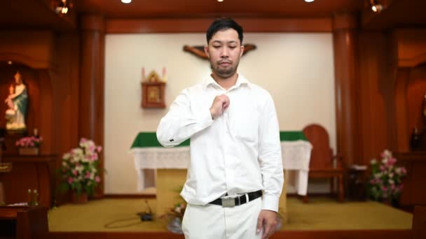 Homme Chrétien Demandant Bénédiction Dieu Homme Asiatique Priant Jésus Christ — Video
