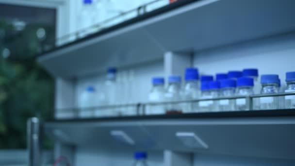 Chemische Vermengde Chemische Stof Antiretrovirale Geneesmiddelen Het Lab Vinden Experiment — Stockvideo