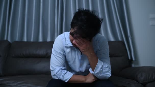 Asiatique Bel Homme Stress Surcharge Travail Homme Fatigué Revenir Maison — Video
