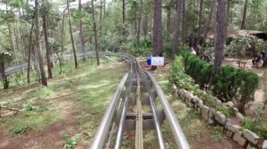 Vietnam 'da insanlar paten Coster oynuyor. 