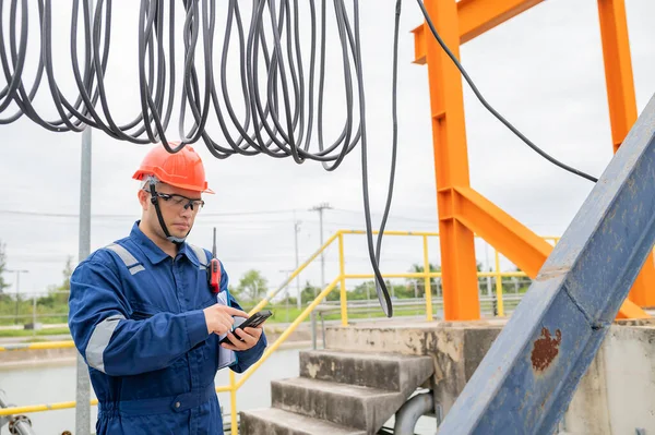 Water Plant Maintenance Technicians Mechanical Engineers Check Control System Water — Stock Photo, Image