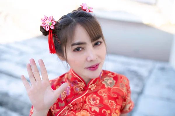 清サムのドレスの肖像画の美しいアジアの女性 タイの人々 幸せな中国の新年のコンセプト 中国の伝統的なドレスの幸せなアジアの女性 — ストック写真