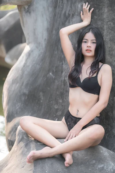 Portret Van Aziatische Sexy Vrouw Dragen Bikini Outdoor Zomer Concept — Stockfoto
