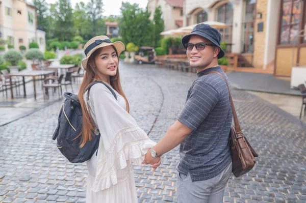 Happy Young Asian Couple Travel Old Town Italy Style Γαμήλια — Φωτογραφία Αρχείου