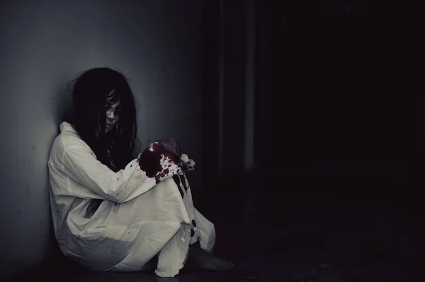 Ritratto Donna Asiatica Compongono Fantasma Spaventosa Scena Horror Sfondo Concetto — Foto Stock