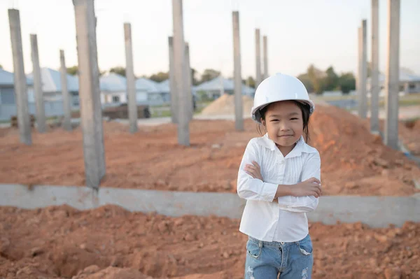 Μηχανικός Έννοια Παιδί Ασιατικό Κοριτσάκι Φορούν Στολή Μηχανικού Που Εργάζονται — Φωτογραφία Αρχείου