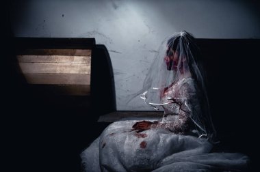 Cadılar Bayramı festivali konsepti, Asyalı kadın makyajı hayalet yüzü, gelin zombi avcısı, korku filmi duvar kağıdı ya da poster