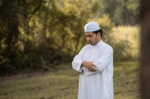 Asiatisk Islam Man Bön Ung Muselman Ramadan Festival Koncept — Stockfoto
