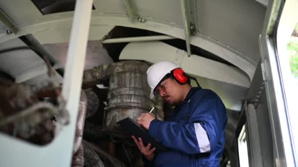 Inginer Motor Inspectarea Mașinilor Mari Fabrică Tehnician Întreținere Motorului Feroviar — Videoclip de stoc