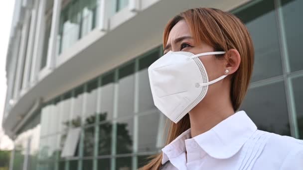 Mujer Asiática Usar Máscara N95 Para Proteger Polvo Concepto Ecología — Vídeo de stock