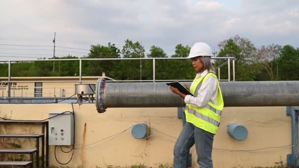 Werkzaamheden Van Milieu Ingenieur Afvalwaterzuiveringsinstallaties Watervoorziening Waterrecyclinginstallaties Voor Hergebruik — Stockvideo