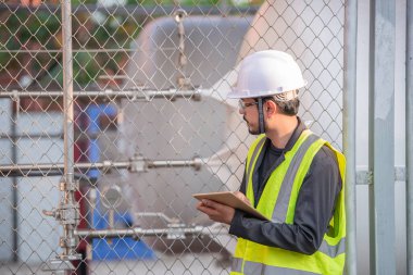 Mühendislerin çalıştığı yer sıvı helyum, önleyici bakım programı kontrolü, Taylandlılar