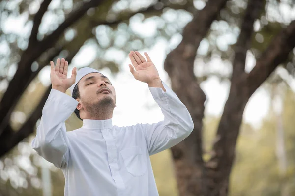 Asiatico Islam Uomo Preghiera Giovani Musulmani Preghiera Ramadan Festival Concetto — Foto Stock