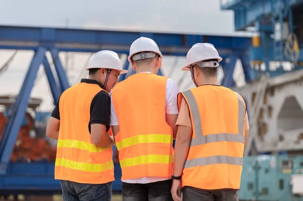 Groupe Ingénieurs Asiatiques Discuter Des Travaux Sur Site Bâtiment Construction — Photo