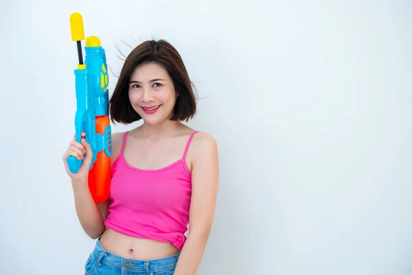 Asiática Sexy Mujer Con Pistola Agua Mano Sobre Fondo Blanco — Foto de Stock