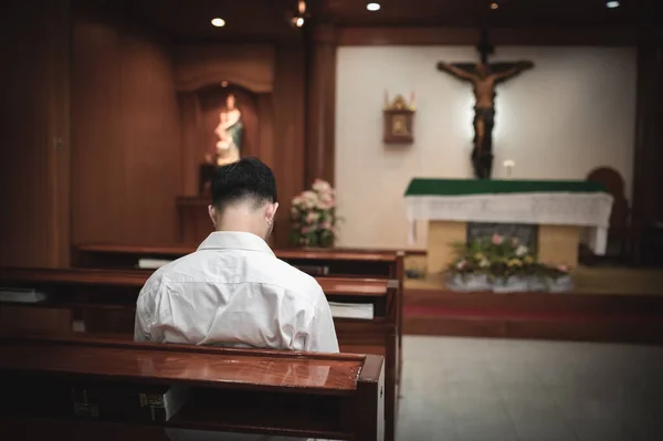 Homem Cristão Pedindo Bênçãos Deus Homem Asiático Orando Jesus Cristo — Fotografia de Stock