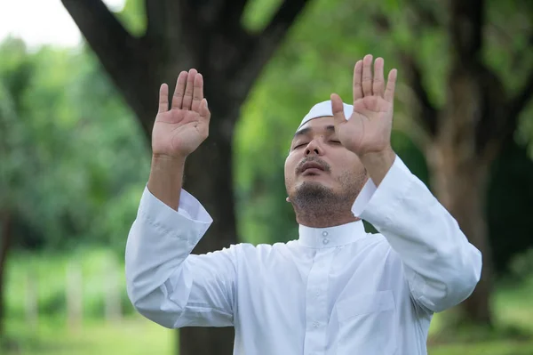 Asijský Islám Muž Modlitba Mladý Muslim Modlitba Ramadán Festival Koncept — Stock fotografie