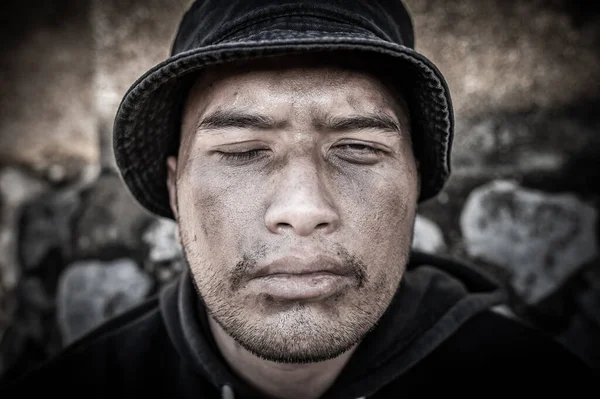 Asiatisk Man Hemlös Vid Sidan Vägen Främling Måste Leva Vägen — Stockfoto