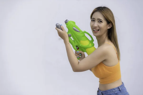 Asiatische Sexy Frau Mit Wasser Der Hand Auf Weißem Hintergrund — Stockfoto