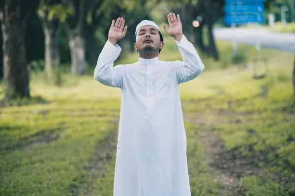 Islam Asiático Hombre Oración Jóvenes Musulmanes Rezando Ramadán Festival Concepto — Foto de Stock