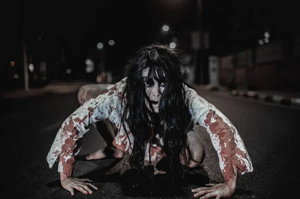 Conceito Mulher Terror Fantasma Estrada Cidade Espírito Vingativo Rua Cidade — Fotografia de Stock